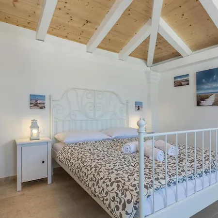 Gorgeous In Tar With Wifi Holiday home *