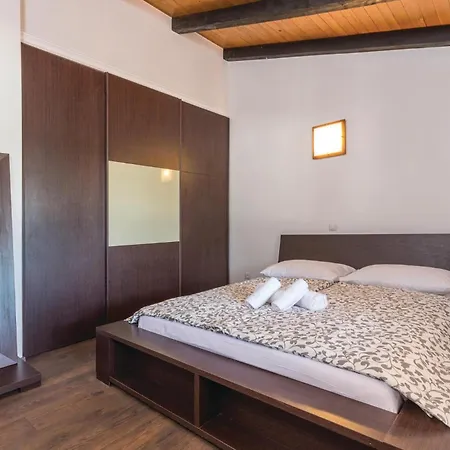 Gorgeous In Tar With Wifi Holiday home