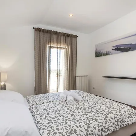 Gorgeous In Tar With Wifi Holiday home *