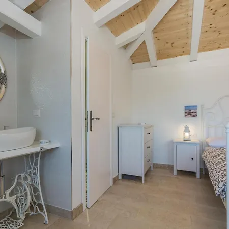 Gorgeous In Tar With Wifi Holiday home
