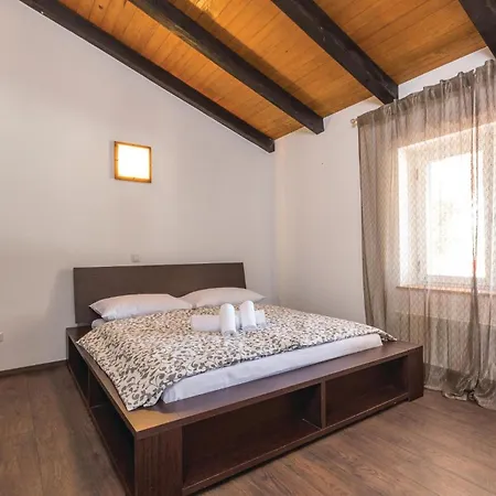 Holiday home Gorgeous In Tar With Wifi *