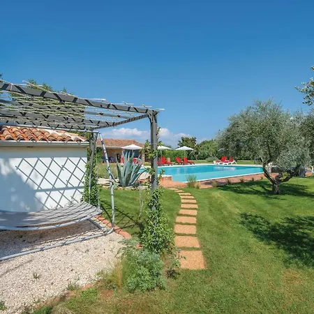 Gorgeous In Tar With Wifi Holiday home