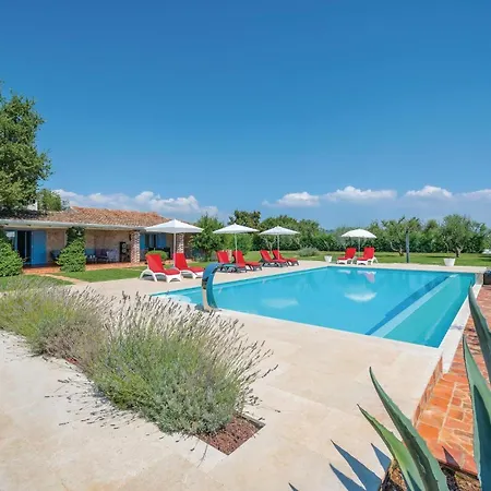 Gorgeous In Tar With Wifi Holiday home *
